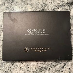 Anastacia Beverly Hills Light to Medium Contour Kit.